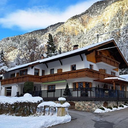 Gaestehaus Almrausch, Ferienanlage Mit Pool 나서레이스 외부 사진