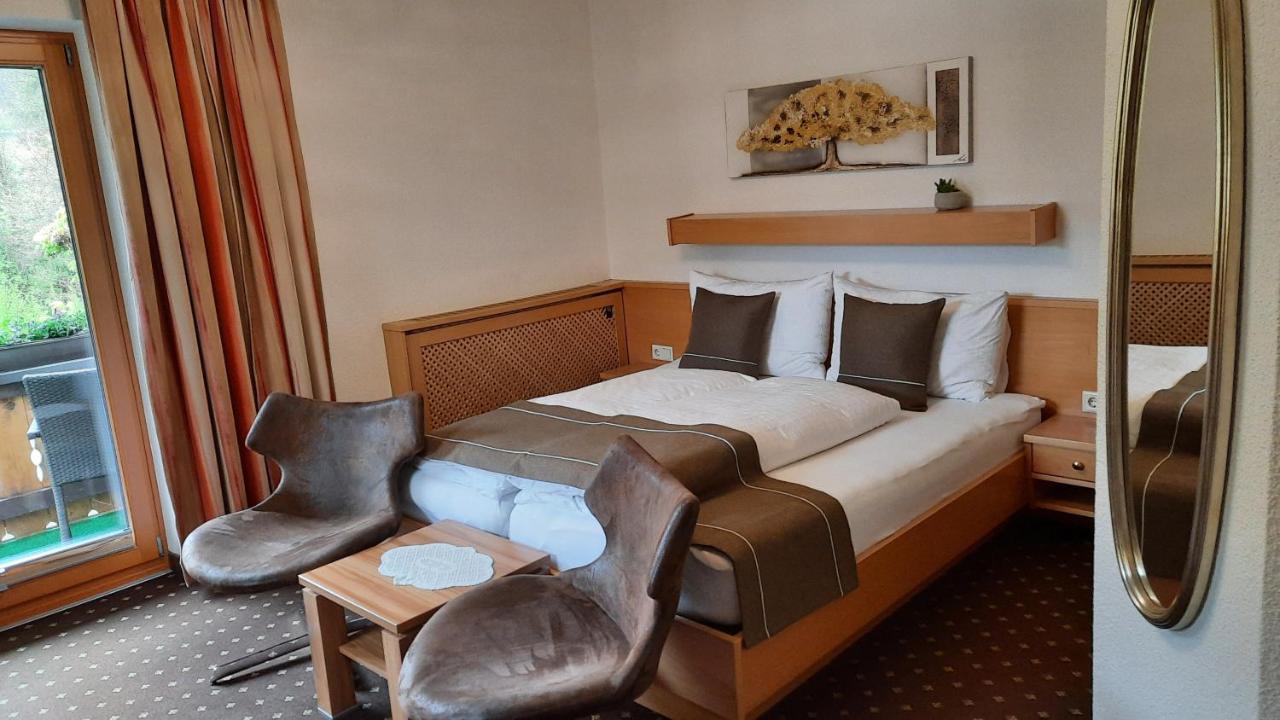 Gaestehaus Almrausch, Ferienanlage Mit Pool 나서레이스 외부 사진