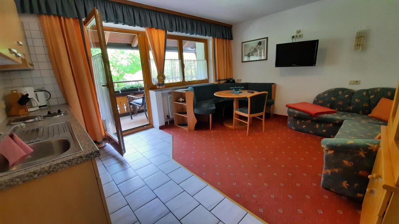 Gaestehaus Almrausch, Ferienanlage Mit Pool 나서레이스 외부 사진