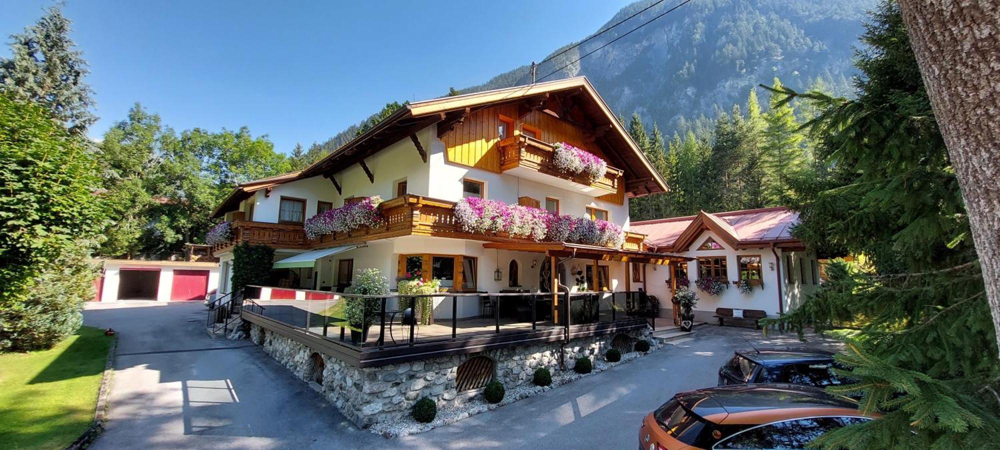 Gaestehaus Almrausch, Ferienanlage Mit Pool 나서레이스 외부 사진