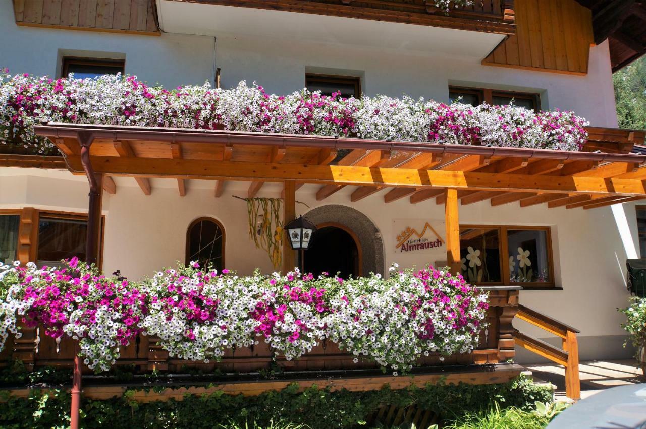 Gaestehaus Almrausch, Ferienanlage Mit Pool 나서레이스 외부 사진
