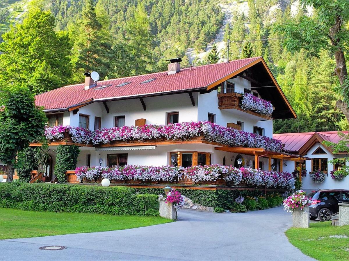 Gaestehaus Almrausch, Ferienanlage Mit Pool 나서레이스 외부 사진