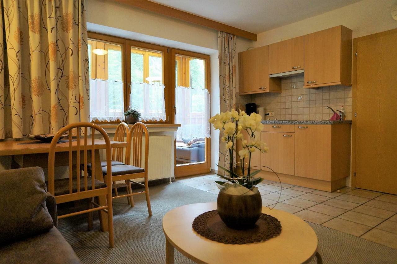 Gaestehaus Almrausch, Ferienanlage Mit Pool 나서레이스 외부 사진