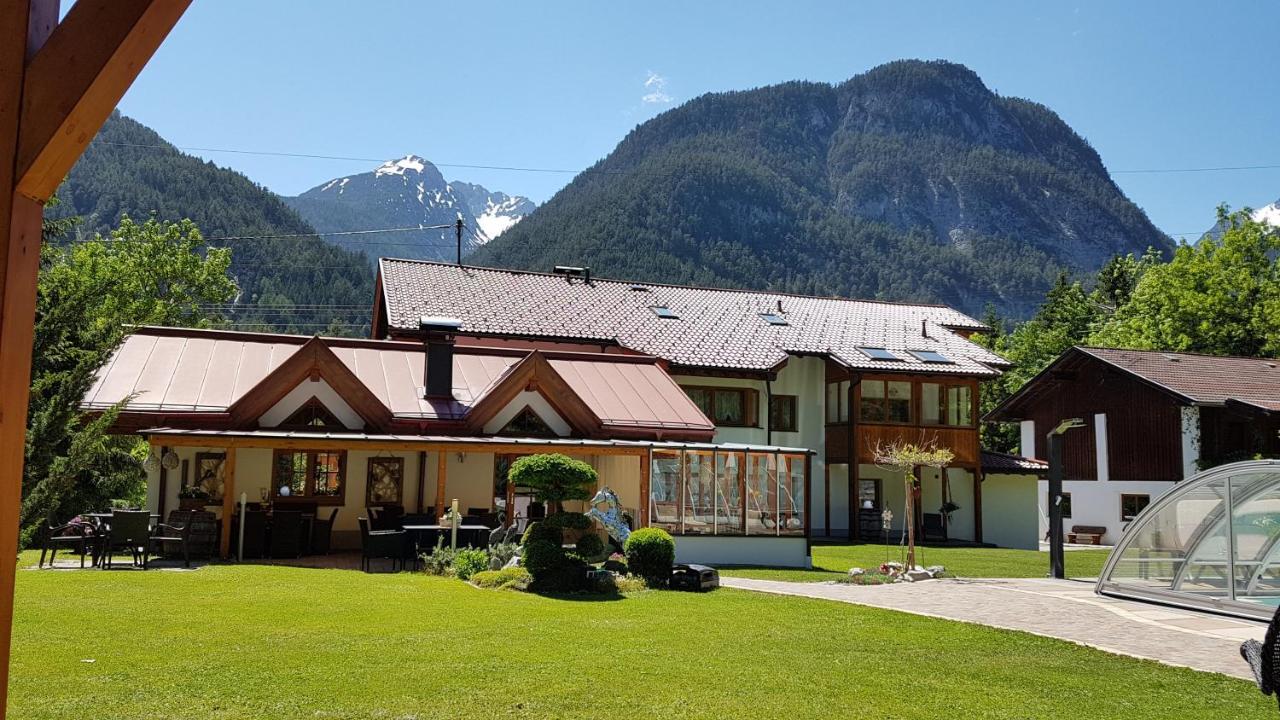 Gaestehaus Almrausch, Ferienanlage Mit Pool 나서레이스 외부 사진